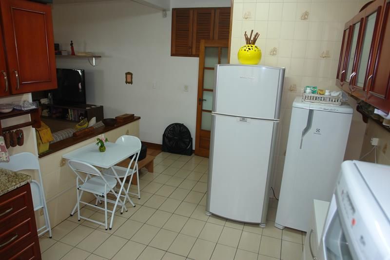 Casa com 2 quartos, 4 banheiros e 263m² à venda no bairro Centro, Taquara