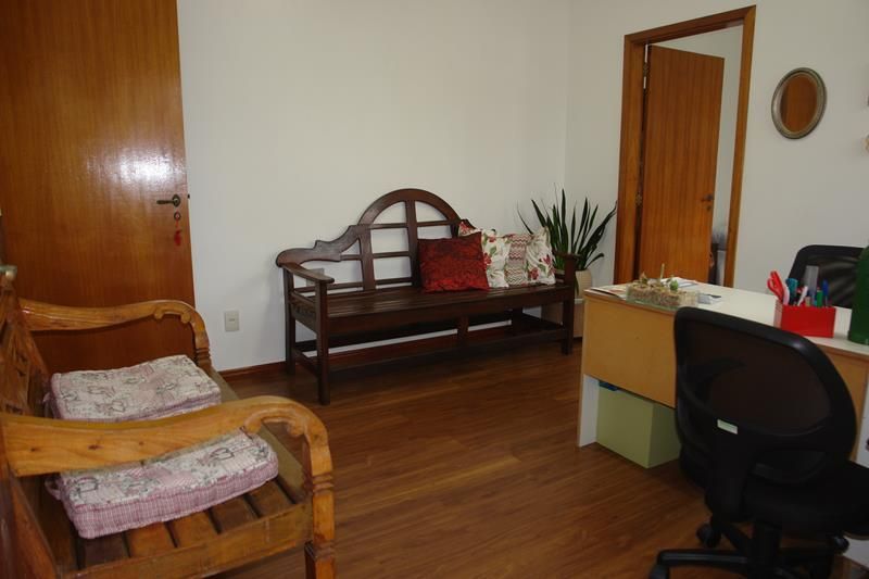 Casa com 2 quartos, 4 banheiros e 263m² à venda no bairro Centro, Taquara