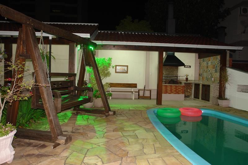Casa com 2 quartos, 4 banheiros e 263m² à venda no bairro Centro, Taquara