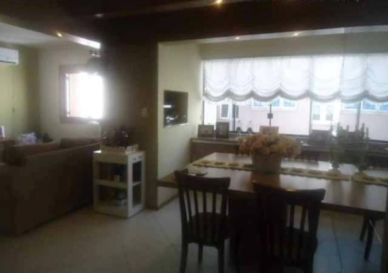 Apartamento com 1 quarto, 2 banheiros e 100m² à venda no bairro Centro, Taquara