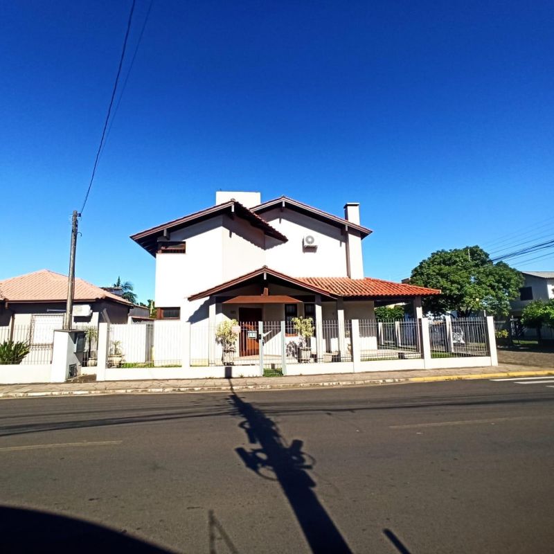 Casa com 3 quartos, 3 banheiros e 296m² à venda no bairro Jardim do Prado, Taquara