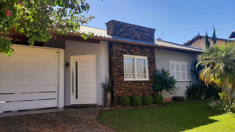 Casa com 3 quartos, 4 banheiros e 400m² à venda no bairro Jardim do Prado, Taquara