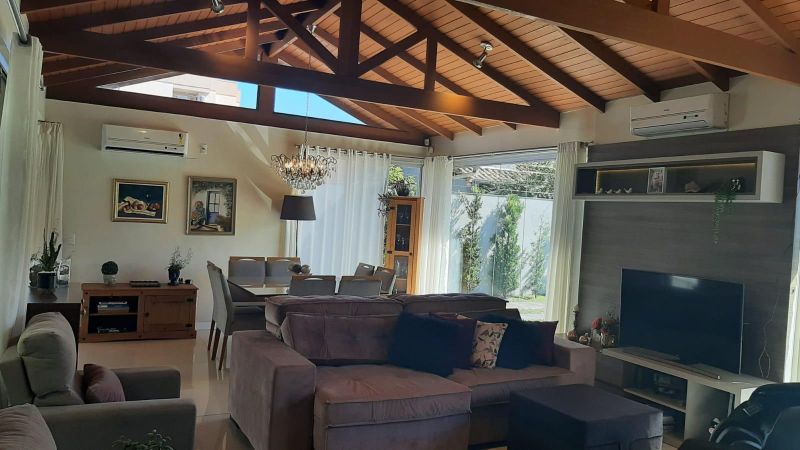 Casa com 3 quartos, 4 banheiros e 400m² à venda no bairro Jardim do Prado, Taquara