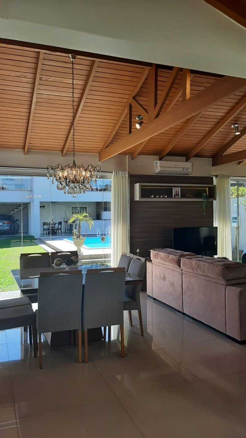 Casa com 3 quartos, 4 banheiros e 400m² à venda no bairro Jardim do Prado, Taquara