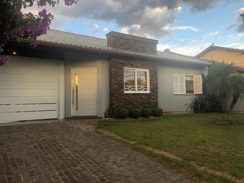 Casa com 3 quartos, 4 banheiros e 400m² à venda no bairro Jardim do Prado, Taquara
