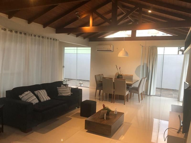 Casa com 3 quartos, 4 banheiros e 400m² à venda no bairro Jardim do Prado, Taquara