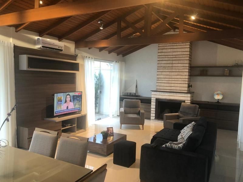Casa com 3 quartos, 4 banheiros e 400m² à venda no bairro Jardim do Prado, Taquara