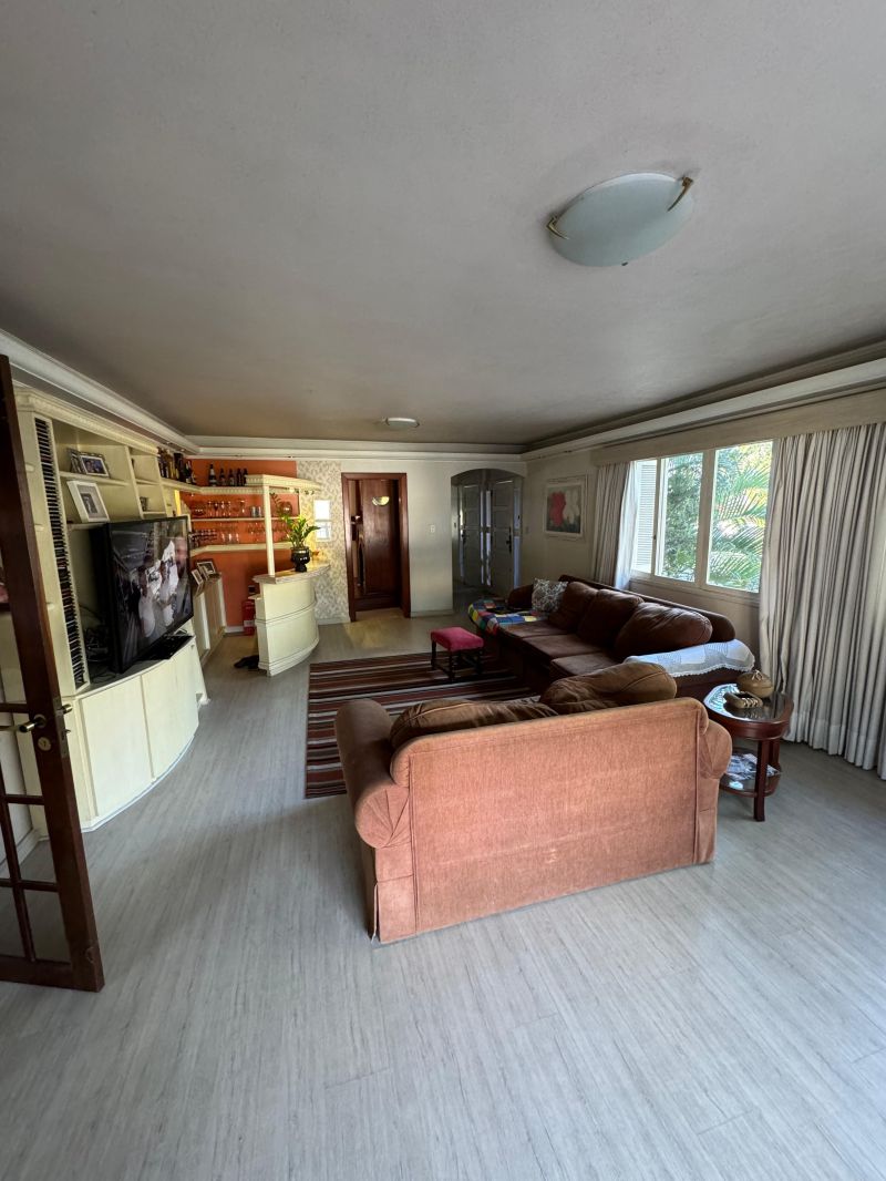 Casa com 4 quartos, 5 banheiros e 380m² à venda no bairro Recreio, Taquara