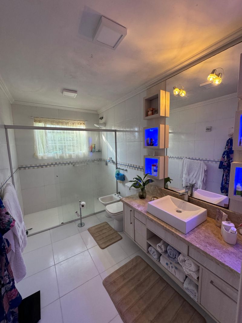 Casa com 4 quartos, 5 banheiros e 380m² à venda no bairro Recreio, Taquara