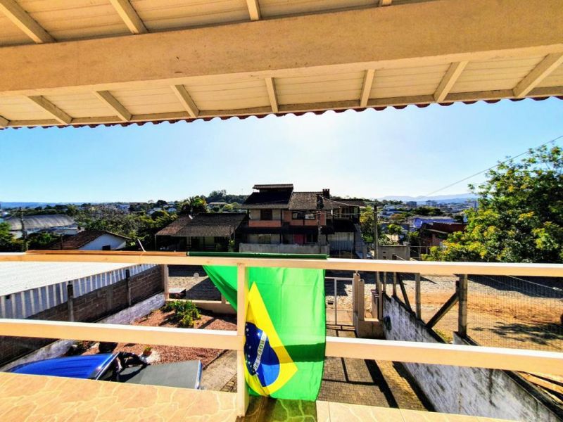Casa com 3 quartos, 2 banheiros e 172m² à venda no bairro Santa Teresinha, Taquara