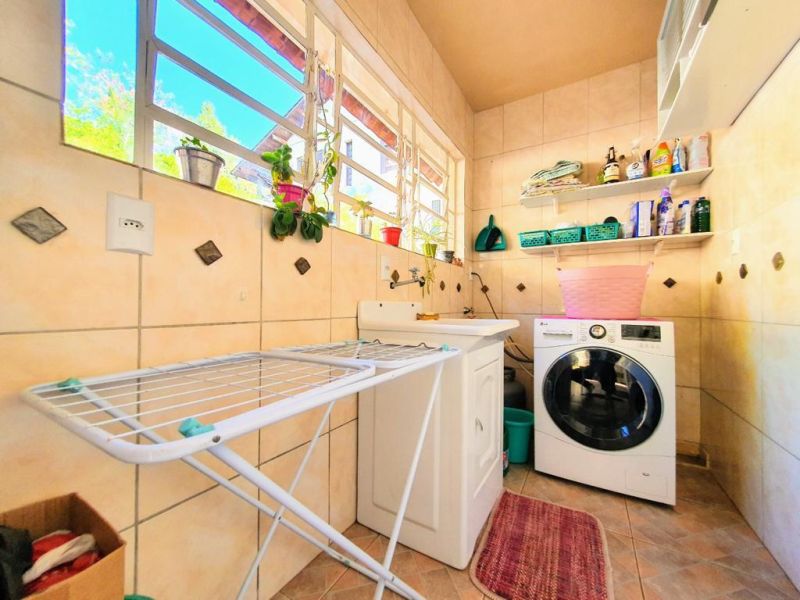 Casa com 3 quartos, 2 banheiros e 172m² à venda no bairro Santa Teresinha, Taquara