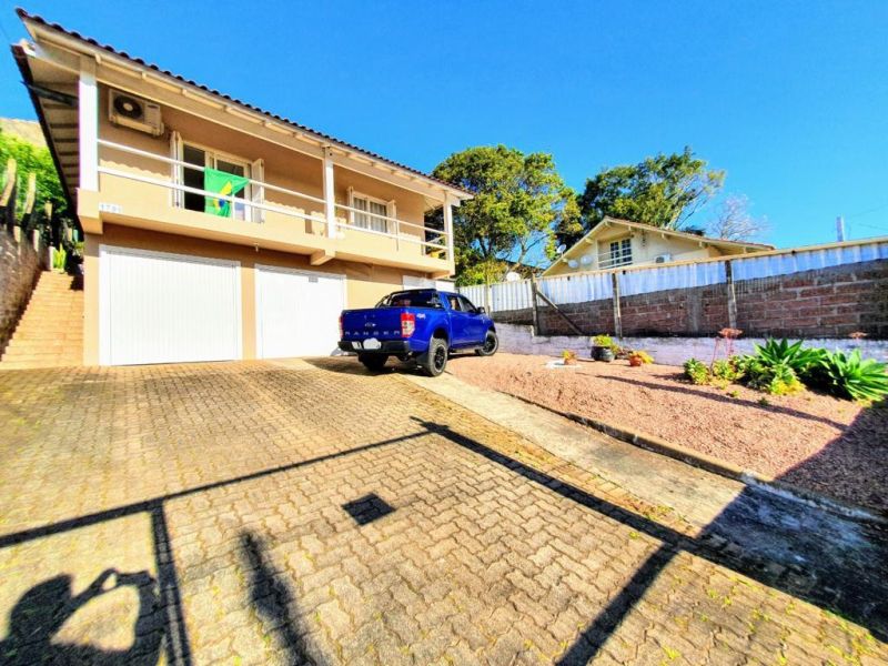 Casa com 3 quartos, 2 banheiros e 172m² à venda no bairro Santa Teresinha, Taquara