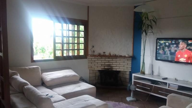 Casa com 4 quartos, 2 banheiros e 300m² à venda no bairro Santa Teresinha, Taquara