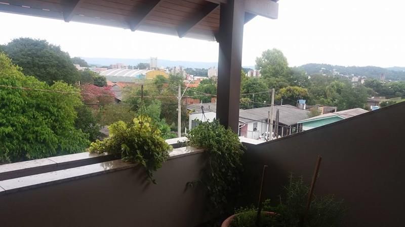Casa com 4 quartos, 2 banheiros e 300m² à venda no bairro Santa Teresinha, Taquara