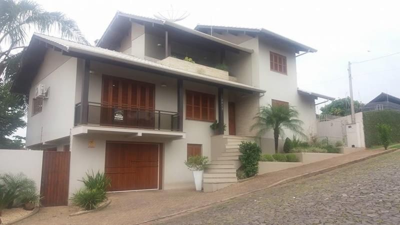 Casa com 4 quartos, 2 banheiros e 300m² à venda no bairro Santa Teresinha, Taquara