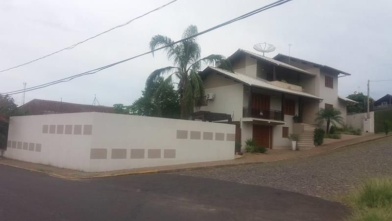 Casa com 4 quartos, 2 banheiros e 300m² à venda no bairro Santa Teresinha, Taquara
