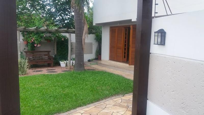 Casa com 4 quartos, 2 banheiros e 300m² à venda no bairro Santa Teresinha, Taquara