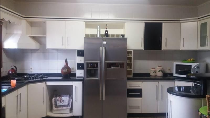 Casa com 4 quartos, 2 banheiros e 300m² à venda no bairro Santa Teresinha, Taquara