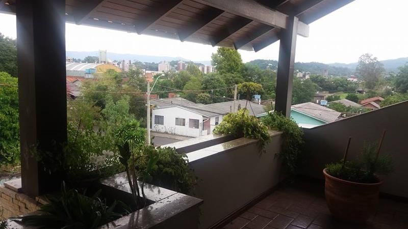 Casa com 4 quartos, 2 banheiros e 300m² à venda no bairro Santa Teresinha, Taquara
