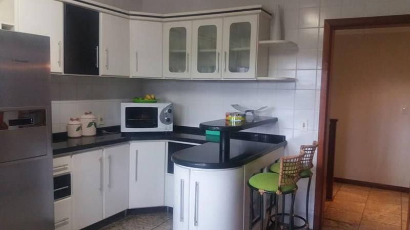 Casa com 4 quartos, 2 banheiros e 300m² à venda no bairro Santa Teresinha, Taquara