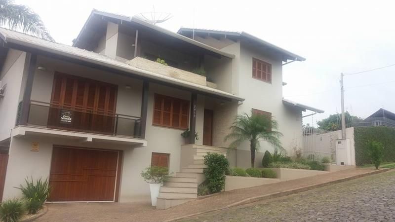 Casa com 4 quartos, 2 banheiros e 300m² à venda no bairro Santa Teresinha, Taquara