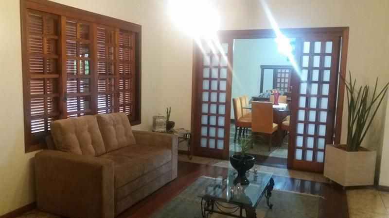 Casa com 4 quartos, 2 banheiros e 300m² à venda no bairro Santa Teresinha, Taquara
