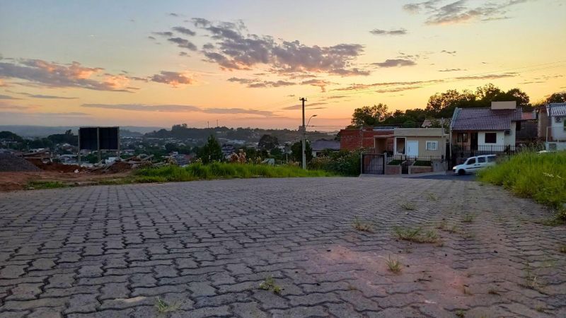 Terreno à venda no bairro Tucanos, Taquara