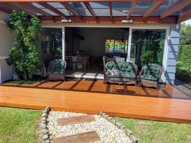 Casa com 5 banheiros e 250m² à venda no bairro Tucanos, Taquara