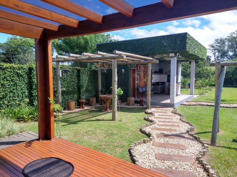 Casa com 5 banheiros e 250m² à venda no bairro Tucanos, Taquara