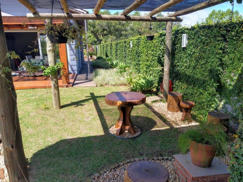 Casa com 5 banheiros e 250m² à venda no bairro Tucanos, Taquara