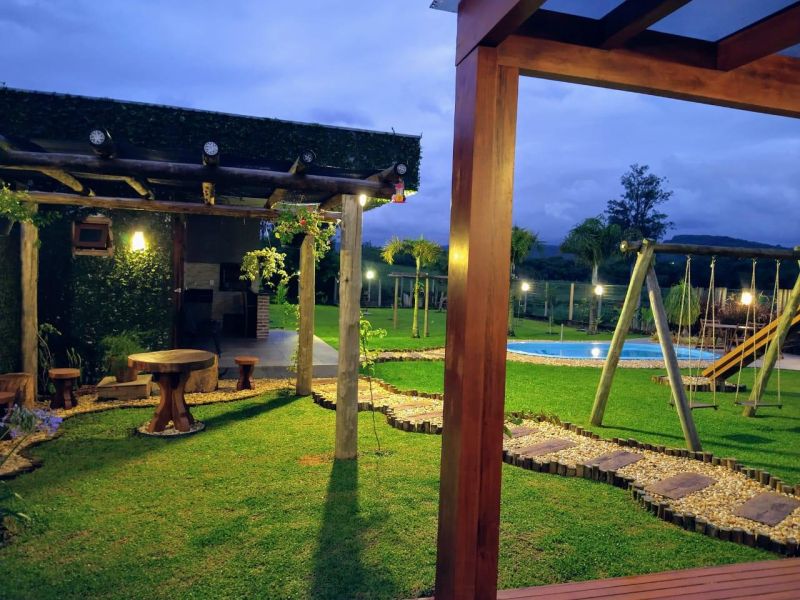 Casa com 5 banheiros e 250m² à venda no bairro Tucanos, Taquara
