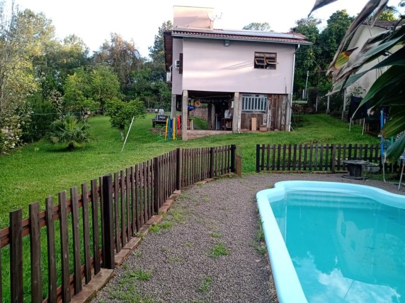 Casa com 2 quartos, 1 banheiro e 148m² à venda no bairro Tucanos, Taquara