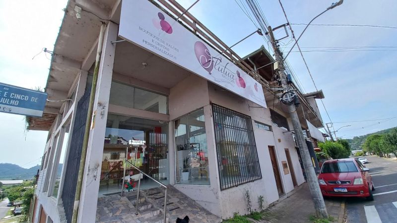 Prédio com 3 quartos e 1 banheiro à venda no bairro Laranjeiras, Parobe