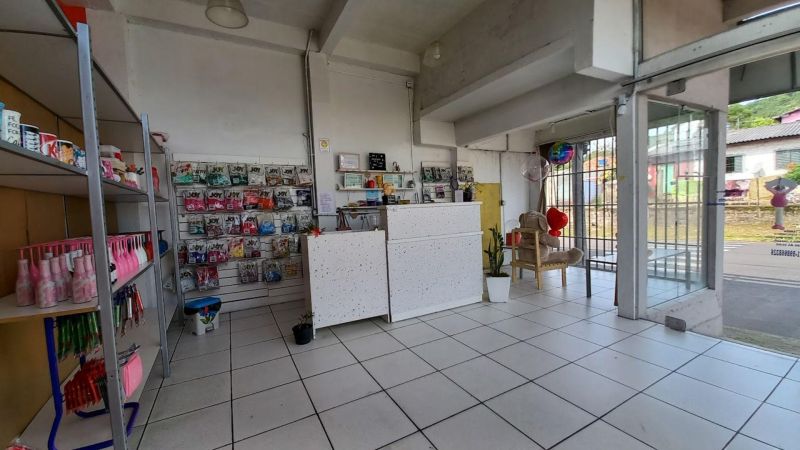 Prédio com 3 quartos e 1 banheiro à venda no bairro Laranjeiras, Parobe
