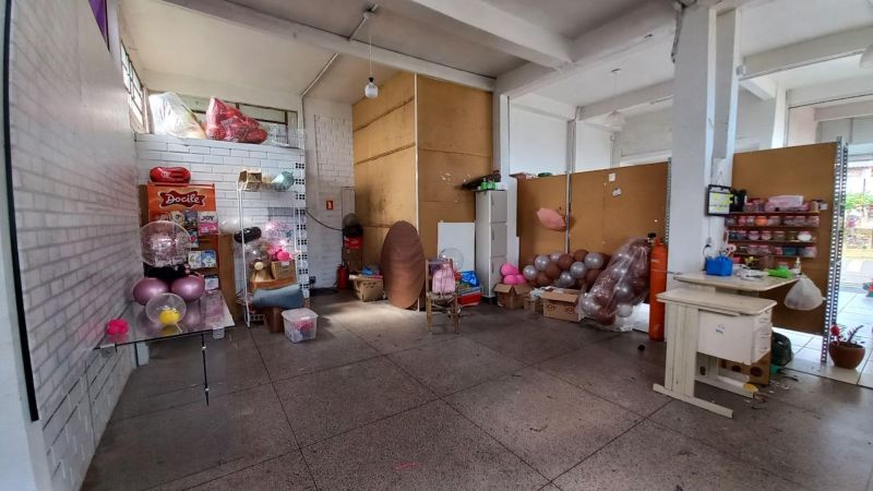 Prédio com 3 quartos e 1 banheiro à venda no bairro Laranjeiras, Parobe
