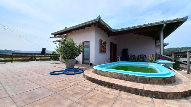 Prédio com 3 quartos e 1 banheiro à venda no bairro Laranjeiras, Parobe