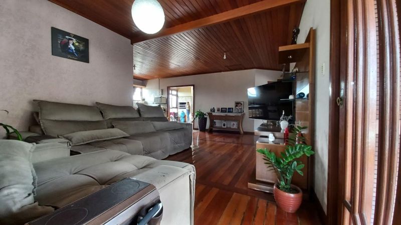 Prédio com 3 quartos e 1 banheiro à venda no bairro Laranjeiras, Parobe