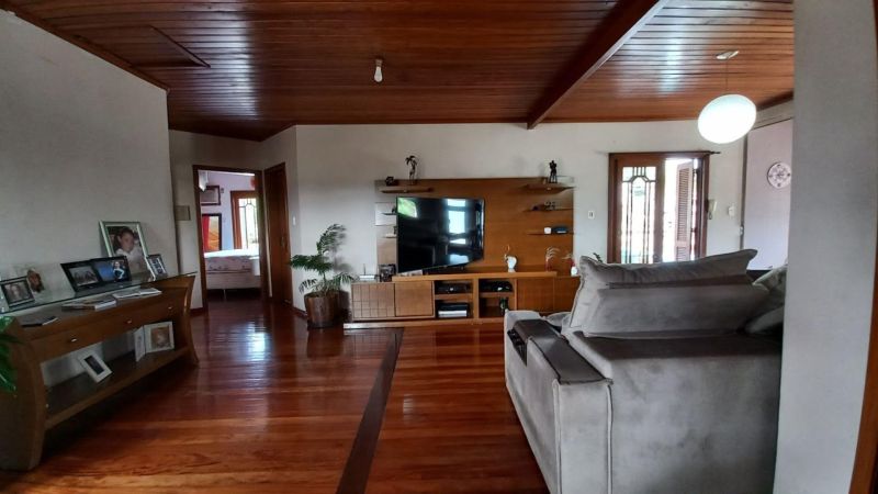 Prédio com 3 quartos e 1 banheiro à venda no bairro Laranjeiras, Parobe