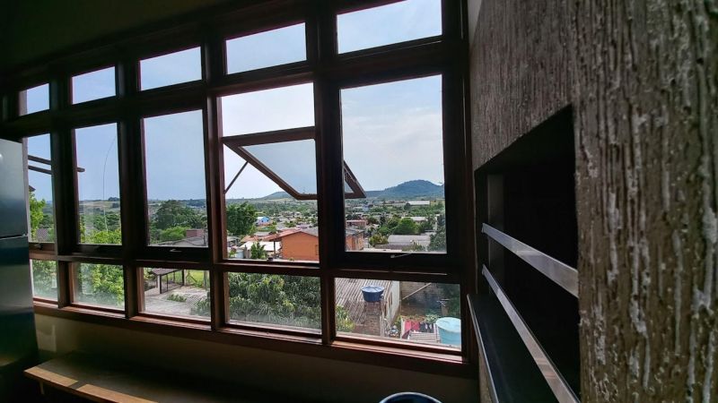 Prédio com 3 quartos e 1 banheiro à venda no bairro Laranjeiras, Parobe