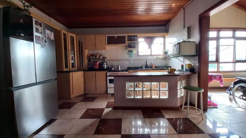 Prédio com 3 quartos e 1 banheiro à venda no bairro Laranjeiras, Parobe