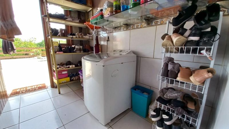 Prédio com 3 quartos e 1 banheiro à venda no bairro Laranjeiras, Parobe