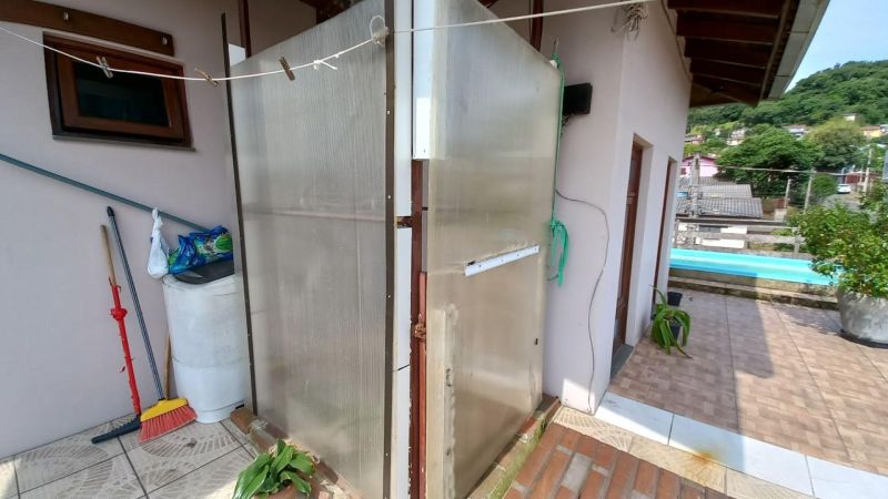 Prédio com 3 quartos e 1 banheiro à venda no bairro Laranjeiras, Parobe