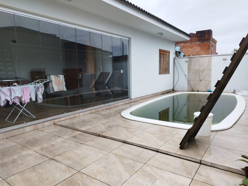 Casa com 3 quartos, 3 banheiros e 165m² à venda no bairro Empresa, Taquara