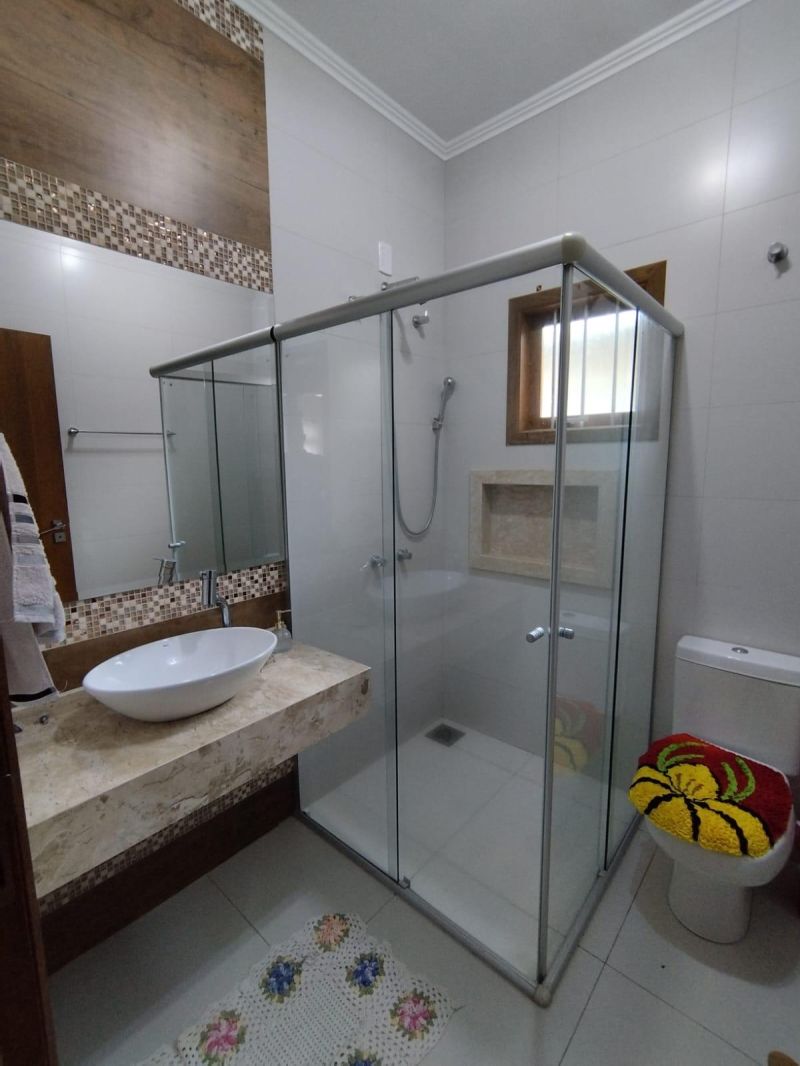 Casa com 3 quartos, 3 banheiros e 165m² à venda no bairro Empresa, Taquara