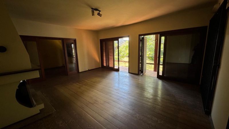Casa com 3 quartos, 3 banheiros e 296m² à venda no bairro Morro do Leoncio, Taquara