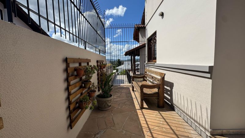 Casa com 4 quartos, 3 banheiros e 276m² à venda no bairro Morro do Leoncio, Taquara