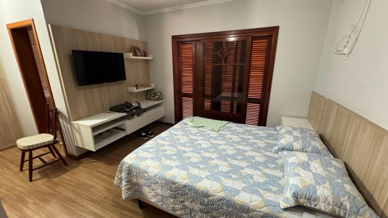 Casa com 4 quartos, 3 banheiros e 276m² à venda no bairro Morro do Leoncio, Taquara