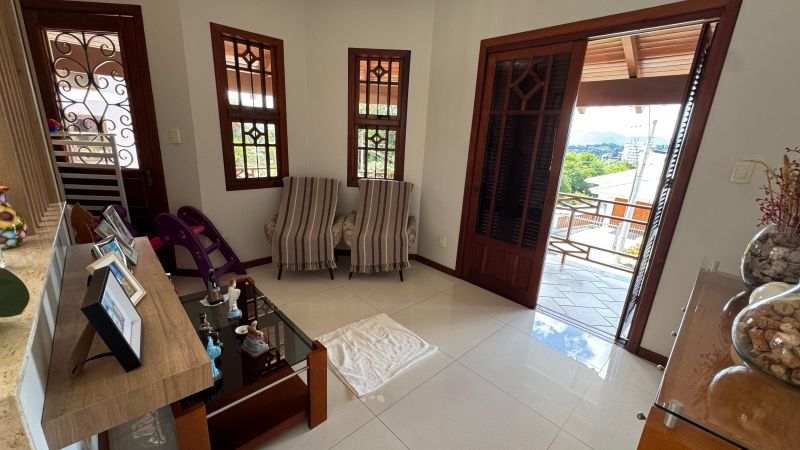 Casa com 4 quartos, 3 banheiros e 276m² à venda no bairro Morro do Leoncio, Taquara