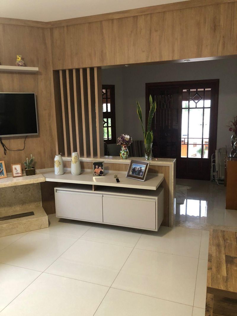 Casa com 4 quartos, 3 banheiros e 276m² à venda no bairro Morro do Leoncio, Taquara