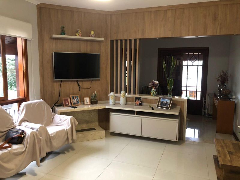 Casa com 4 quartos, 3 banheiros e 276m² à venda no bairro Morro do Leoncio, Taquara